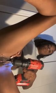 Vivian drill her wet pussy with an electric driller till she cum