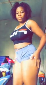 Unilag student shows off what her mama gave her