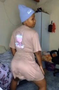 Kenyan housewife goes to cloud 9 with her masturbation skill