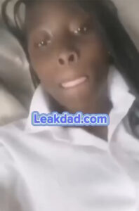 Leak- bank staff masturbate her pussy during break