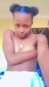 Kenyan- hot baddy shows her tight pussy hole on camera