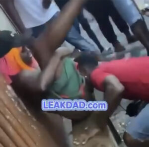 Trending leak- bekwara man in cross river state seen sucking pussy in public show off