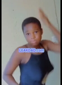 Leak- teen Ghana tiktoker user shows her standing breast to online lover
