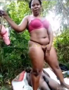 Homemade African porn casting- lady gets fuck in the bush