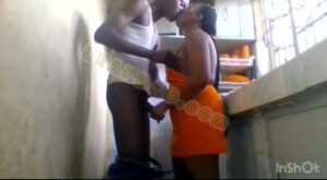 Naija sextape- man fuck sweet aunty in the kitchen