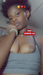 Ebony naija girl masturbating