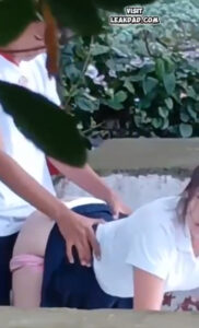Chinese school student fuck in school garden