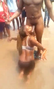 Two naija lovers fuck inside the stream