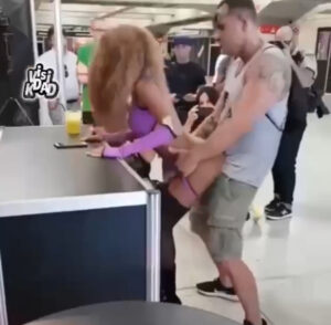 Two California Adults Fuck in Busy Airport Open Terminal – Viral Video